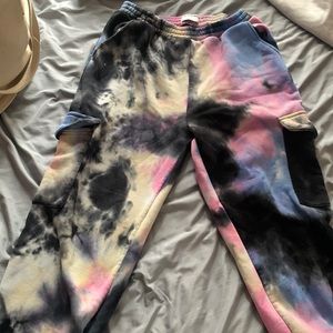 Comfortable soft tie dye pants 4 pockets size X-LARGE fits more like a Large